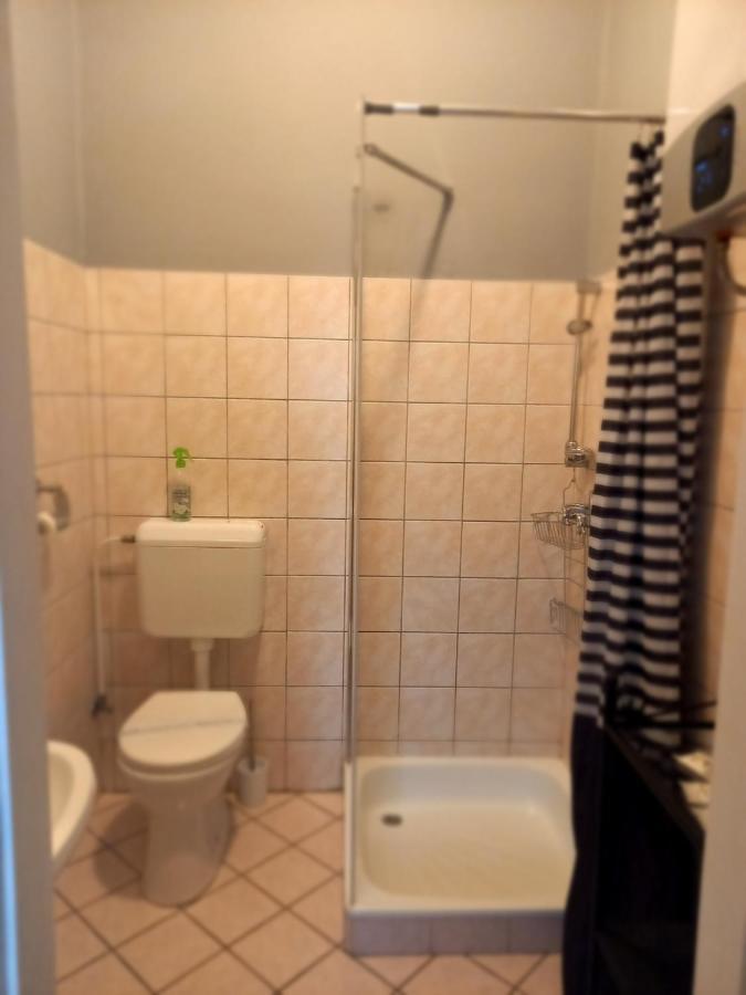 Idill Apartmanhaz B&B Tiszafüred エクステリア 写真