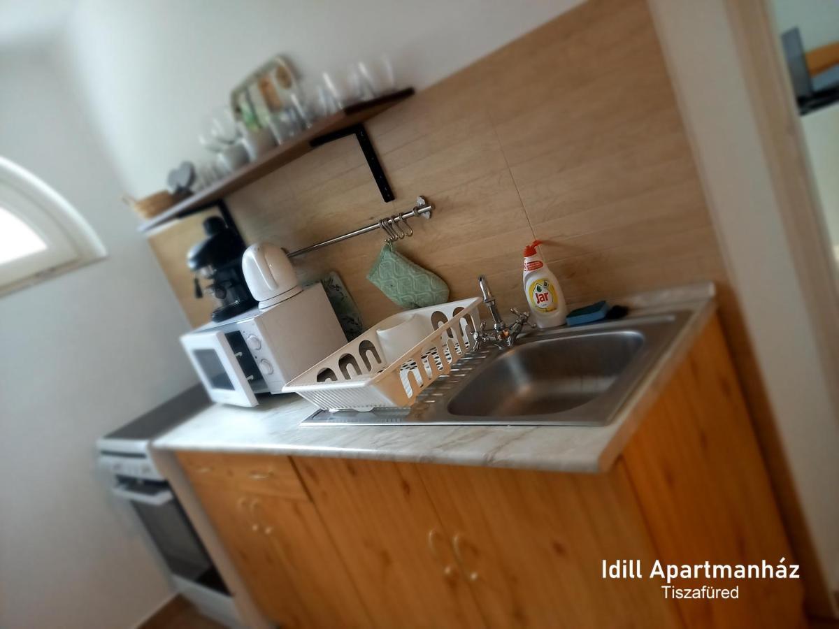 Idill Apartmanhaz B&B Tiszafüred エクステリア 写真