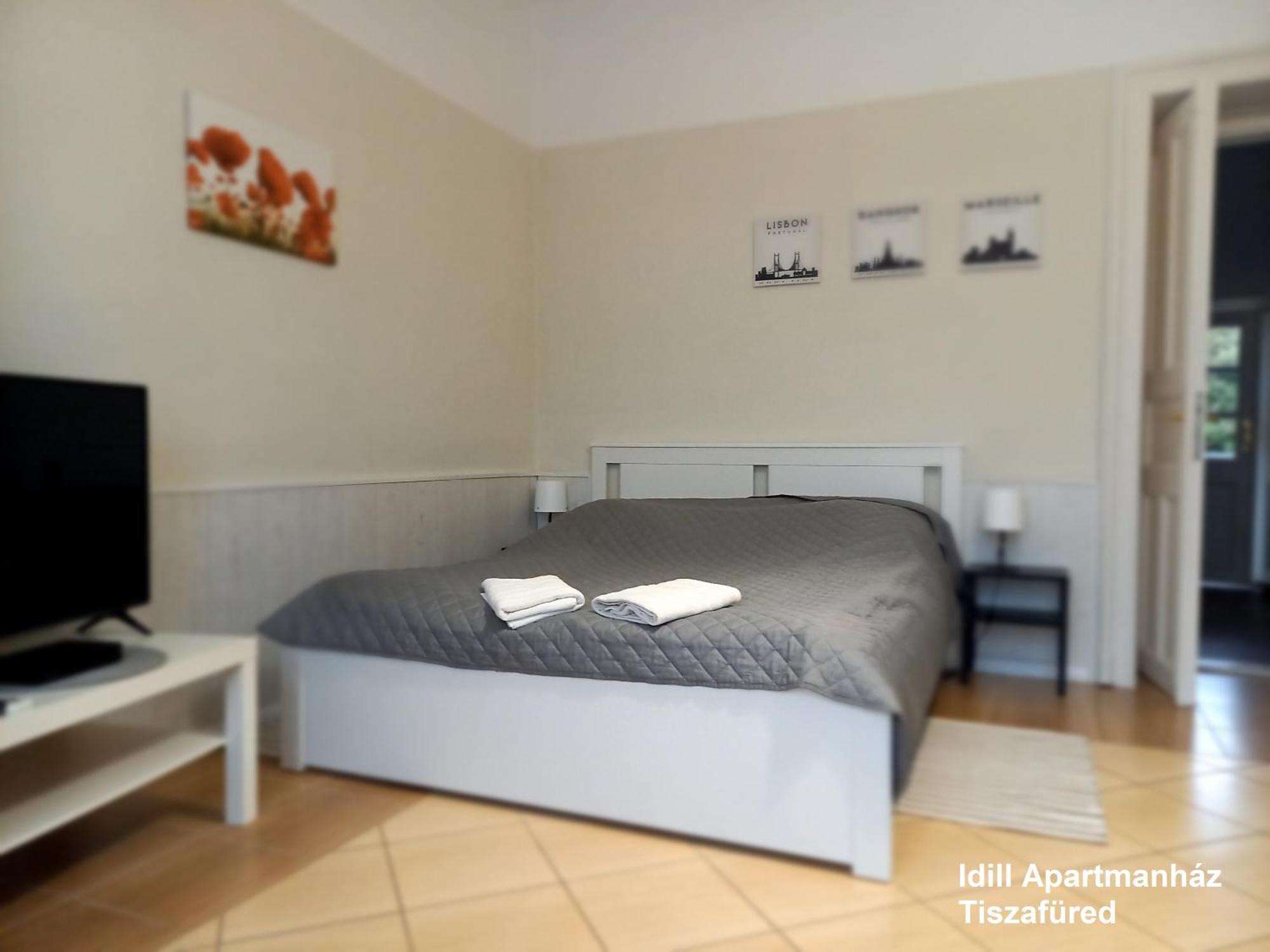 Idill Apartmanhaz B&B Tiszafüred エクステリア 写真