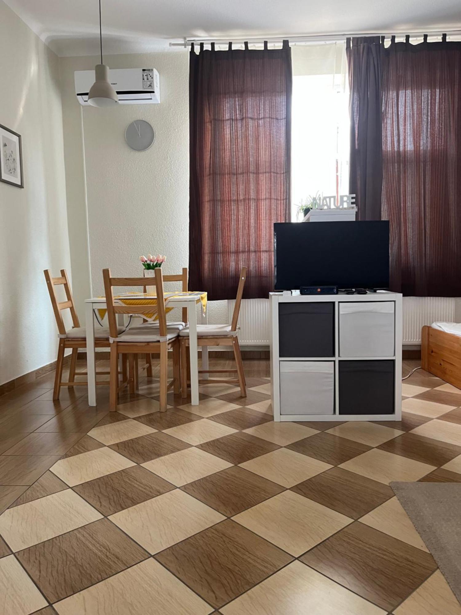 Idill Apartmanhaz B&B Tiszafüred エクステリア 写真